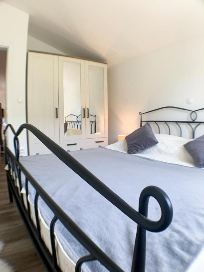 Apartmani Carnizza Ražanac Buitenkant foto