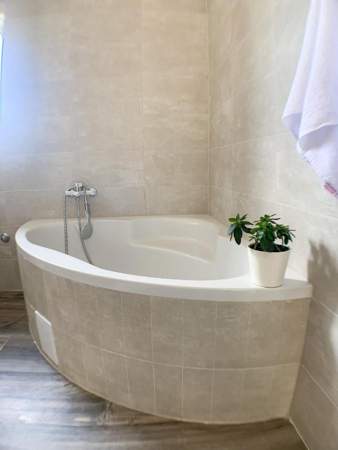 Apartmani Carnizza Ražanac Buitenkant foto