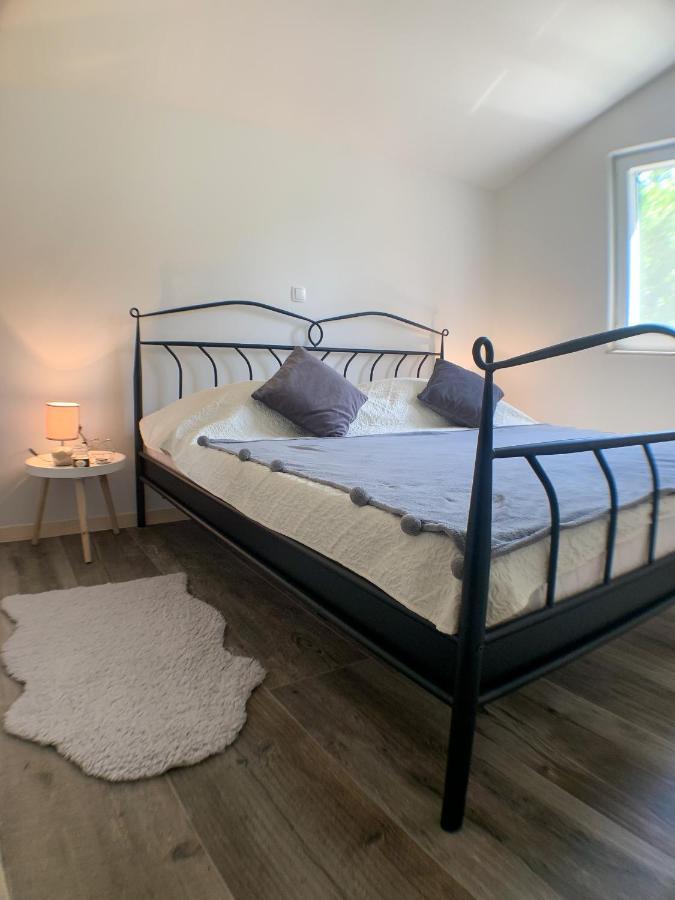 Apartmani Carnizza Ražanac Buitenkant foto