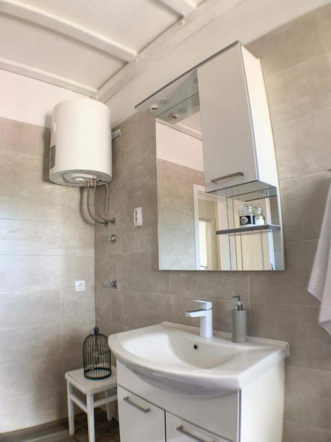 Apartmani Carnizza Ražanac Buitenkant foto