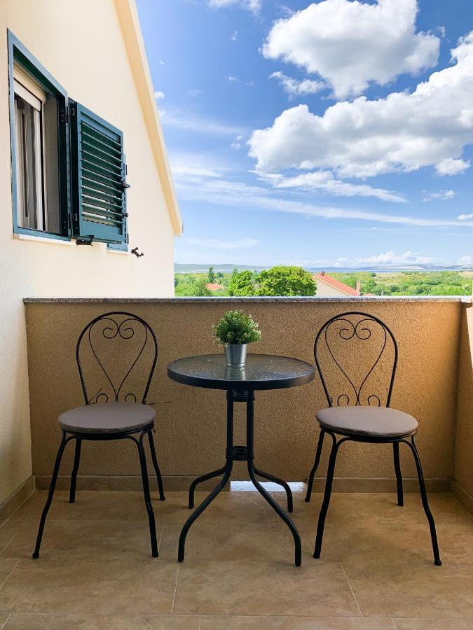 Apartmani Carnizza Ražanac Buitenkant foto